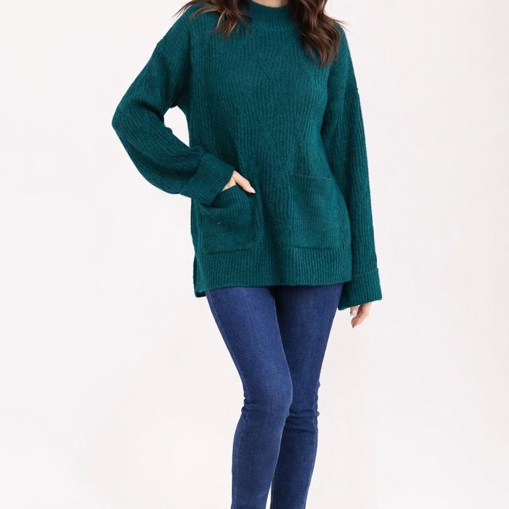 Women’s Long Sleeve Cable Knit Sweater with Pockets